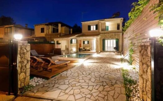 3 Bedroom villa with private pool in Poulades