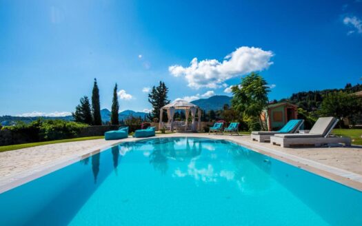 6 Bedroom Villa with Expansive Grounds, City Views and Pool in Viros