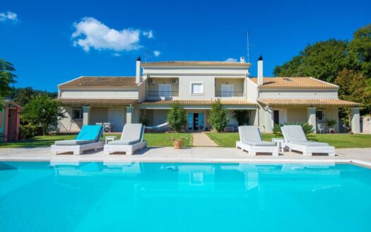 6 Bedroom Villa with Expansive Grounds, City Views and Pool in Viros