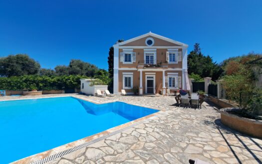 The Durrell families Strawberry pink villa – Stunning 4 bedroom detached villa