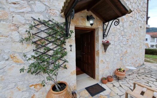 Beautiful 3 bedroom modern stone house in Kato Korakiana