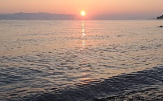 Beachside plot : 4000m2 with building potential