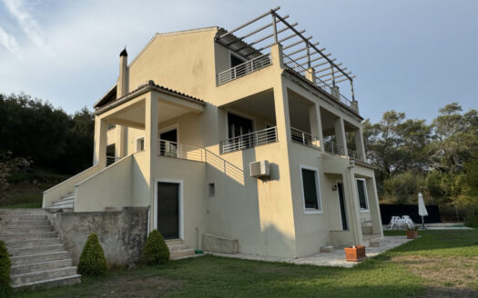 Sold : Beautiful 4 bedroom house with sea views