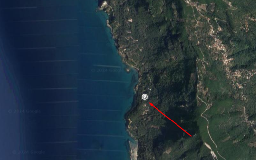 4200m2 seafront plot in Pentati for sale