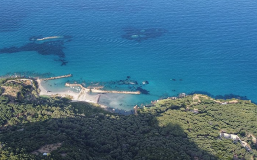 4200m2 seafront plot in Pentati for sale