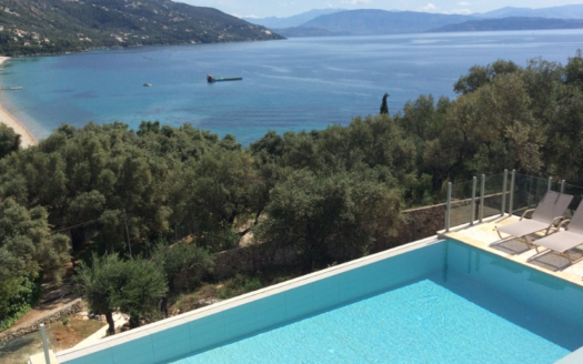 Amazing 5 bedroom villa walking distance to Barbati beach