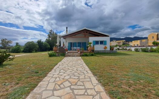 Beacfront house for sale in North Corfu