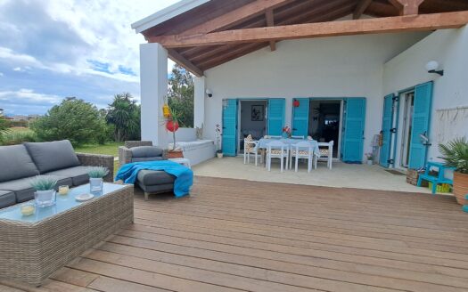 Beacfront house for sale in North Corfu