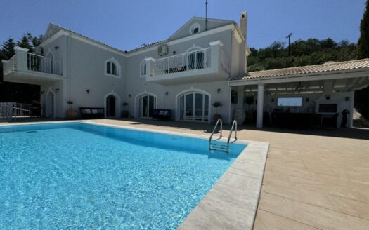 Stunning 5 bedroom villa with sea views