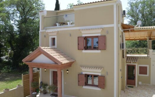 Beachside house for sale in Ipsos