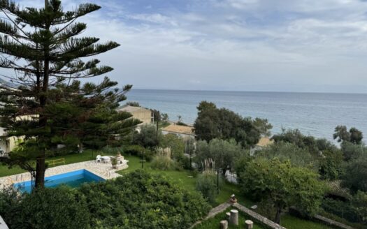 One bedroom apartment with beautiful views and communal swimming pool