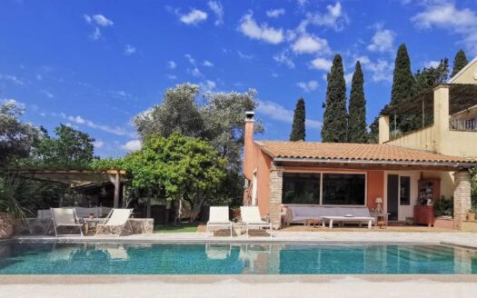 A Unique 4 bedroom Countrystyle Retreat Villa with Sea Views