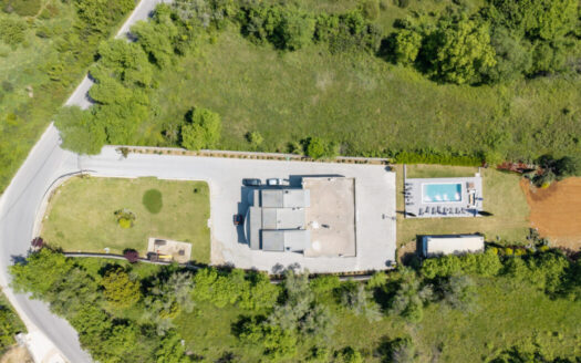 7 Bedroom Luxury Villa with Spa, Pool & Guest Suites – Centrally Located