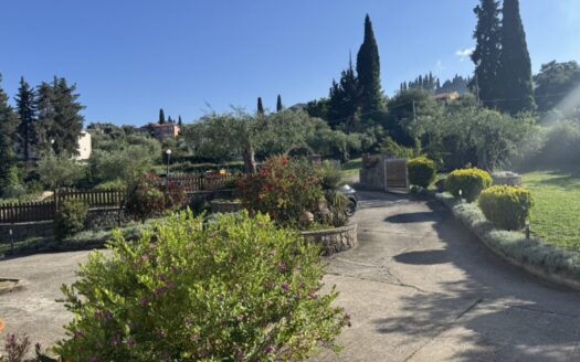 Peaceful Detached House Nestled in an Expansive Garden in Ipsos