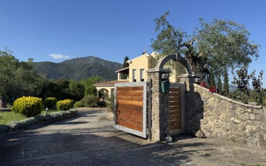 Peaceful Detached House Nestled in an Expansive Garden in Ipsos