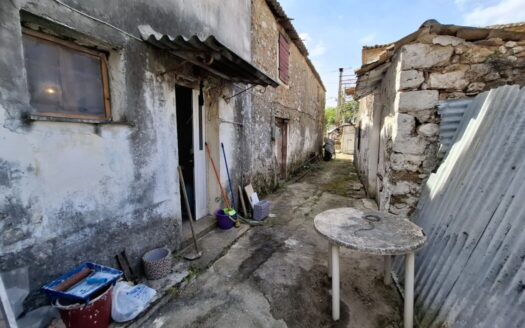 2-bedroom renovation opportunity in Skripero