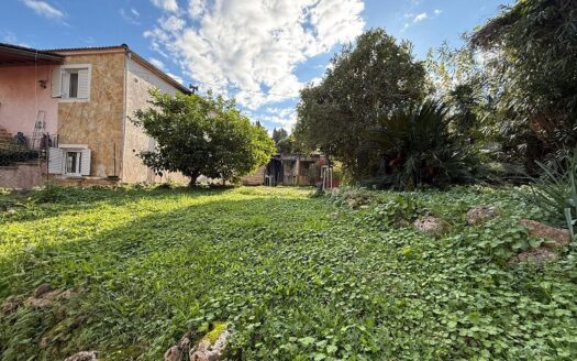 Renovated 2–3 Bedroom Village House in Kato Korakiana