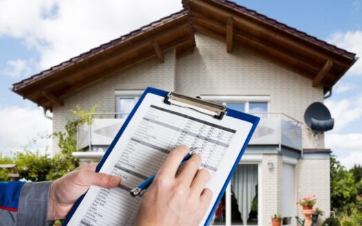 Greek real estate auction scene, buyers bidding online and in court, tips for buying property at Greek auctions.