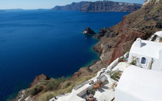Greek villa for sale with sea views, illustrating how to spot the best Greek property deals in 2025 for buyers and investors.