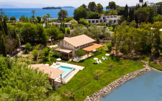 Sea front Villa with Pool – In Kontokali, Corfu