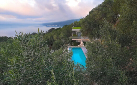 Luxury 4-Bedroom Villa with Panoramic Sea Views