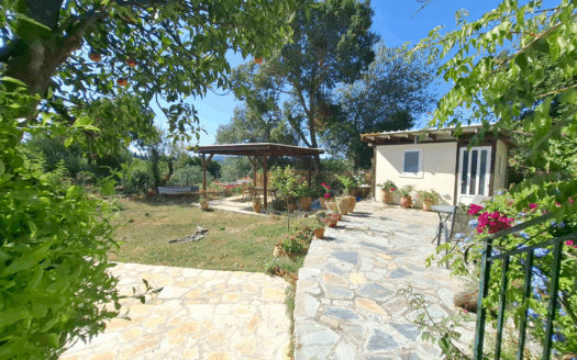 3 Bedroom Village Home with Garden and Pool Potential in Skripero