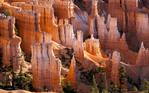 Investment opportunities near Greece’s national parks offer beautiful landscapes, eco-tourism potential, and rising property values.