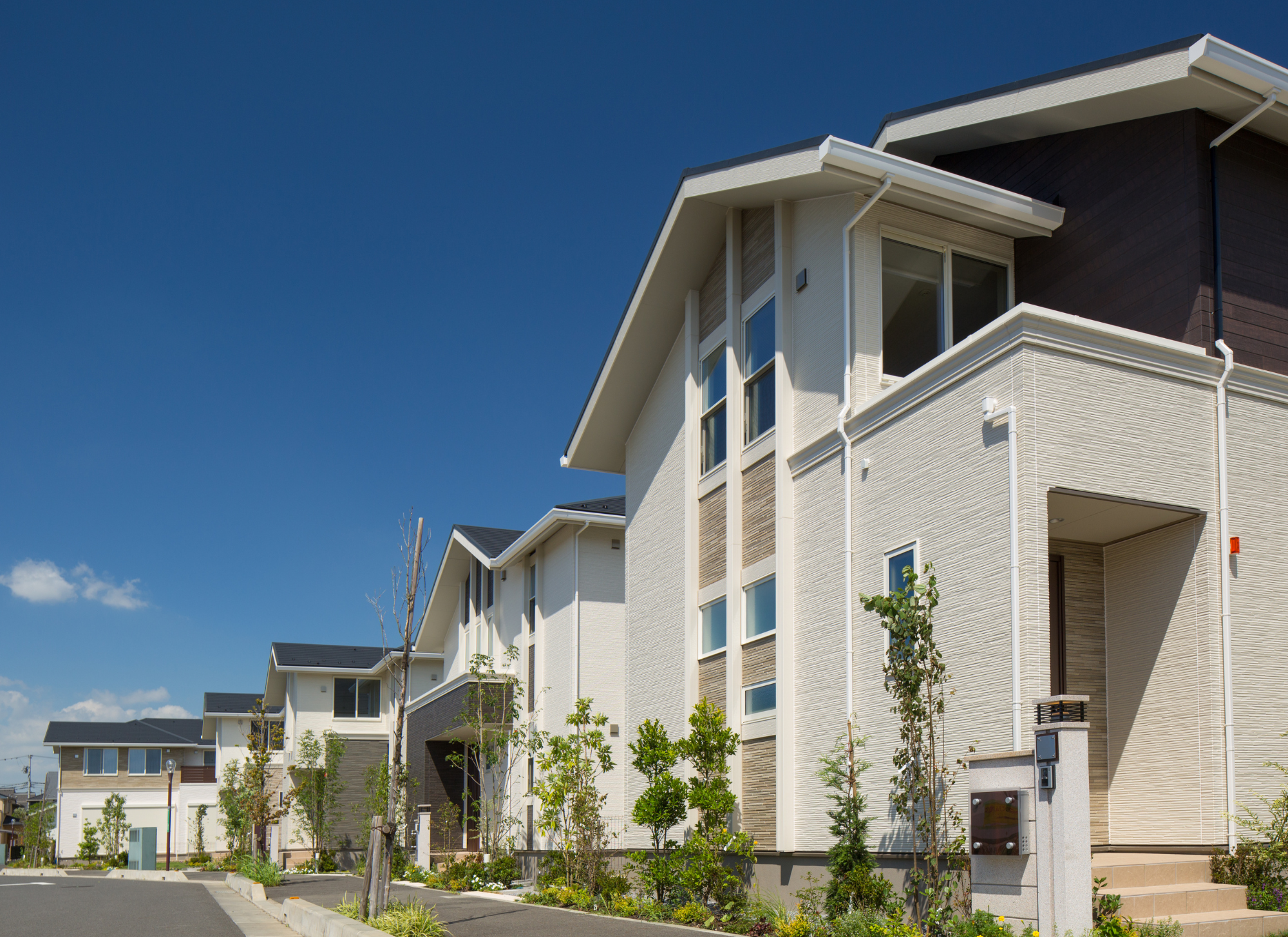 Discover key opportunities and challenges when investing in real estate in Greece's university towns. Learn how to navigate the market for long-term returns.