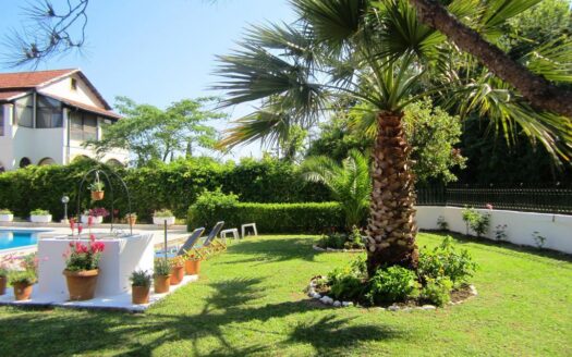 Well-Maintained Apartment Complex with Large Pool & Expansion Potential Near Sidari – A Prime Corfu Investment