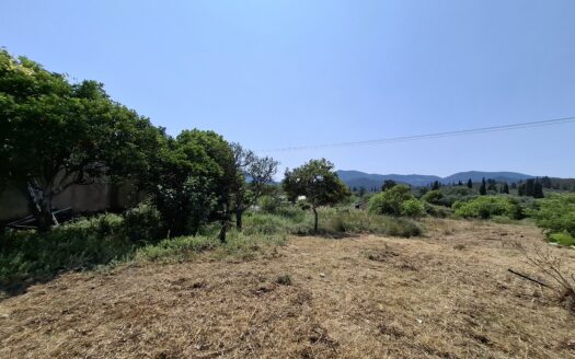 Spacious Plot with Mountain Views in Strogili