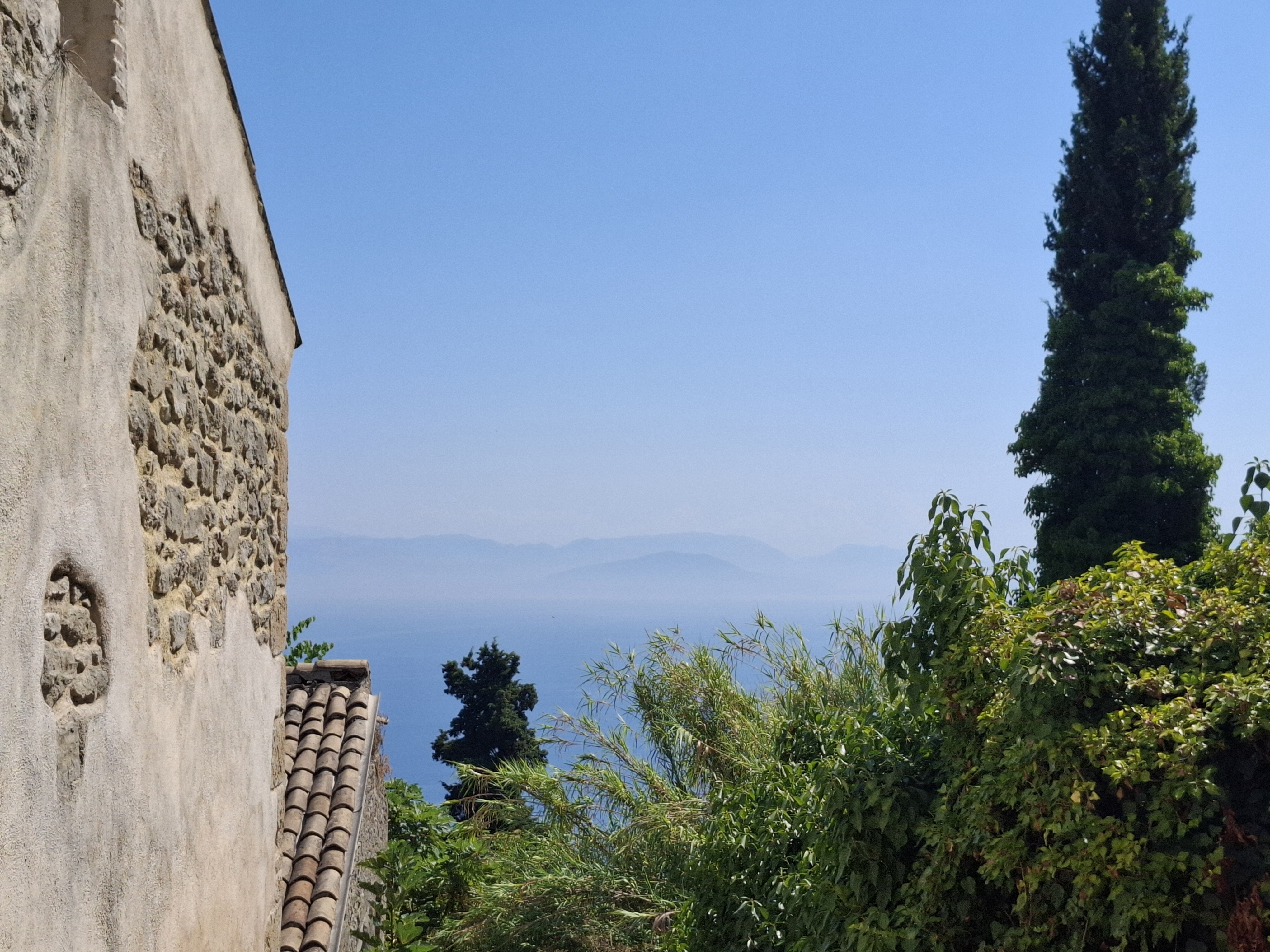 House in Chlomos - Image 2