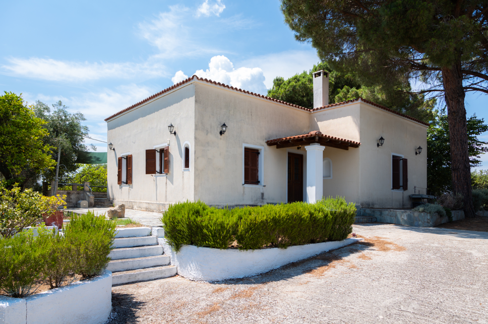 Villa in Kompitsion - view 1