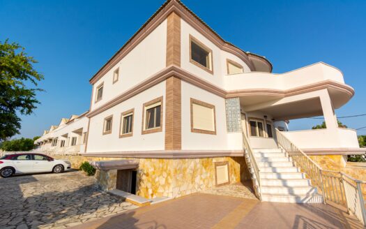 Spacious Villa with Sea and Mountain Views in Agios Georgios