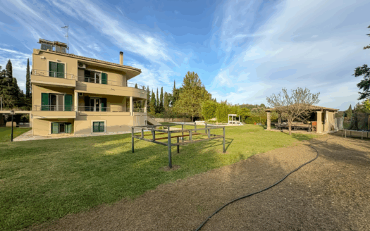 Spacious 5-Bedroom Villa with Pool and Large Garden in the Heart of Corfu