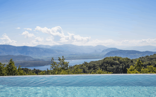 A beautifully presented 4 bedroom villa with postcard views, North East