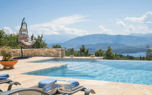 A beautifully presented 4 bedroom villa with postcard views, North East