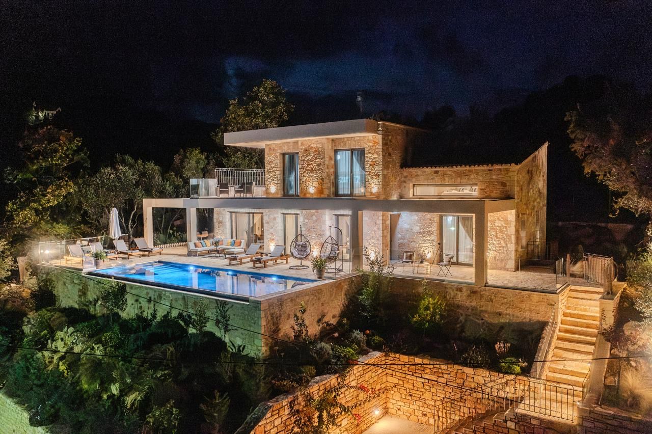 Villa in Palaio Chorio - view 1