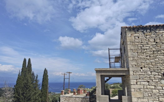 940 m² Plot with Three Houses in Mpogdanatika