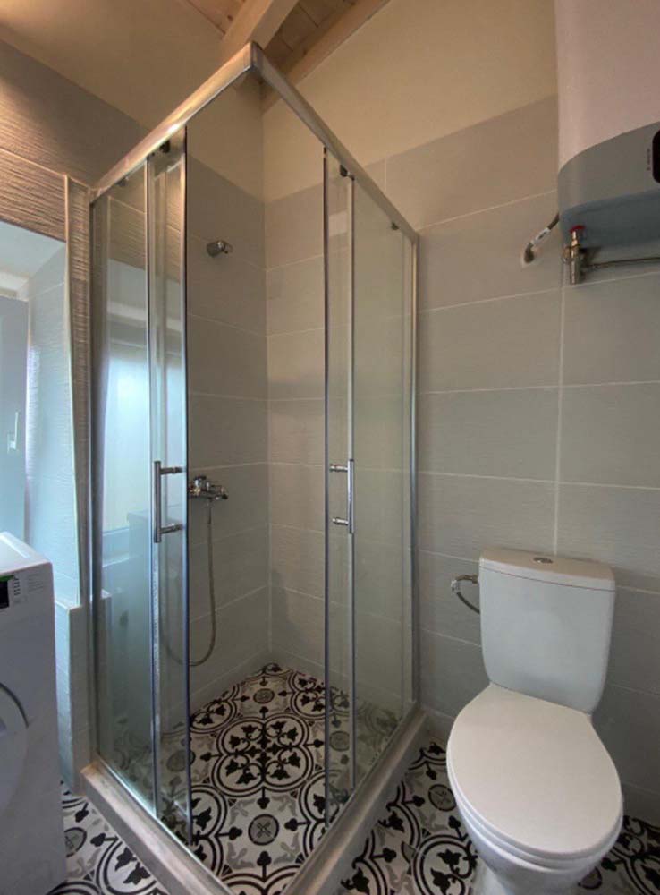 Listing photograph 4 of 15 of the house in Sinarades, published by Chase Real Estate Corfu.