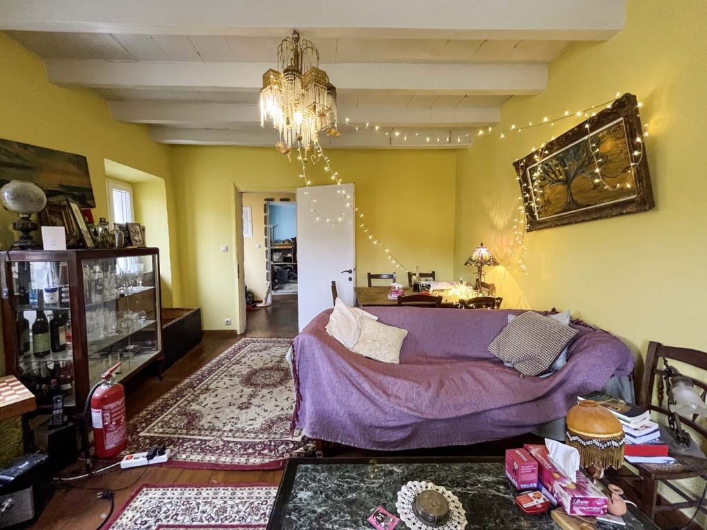 Spacious 3rd Floor Apartment for Sale in Corfu Old Town 160m² with Attic Potential (12)
