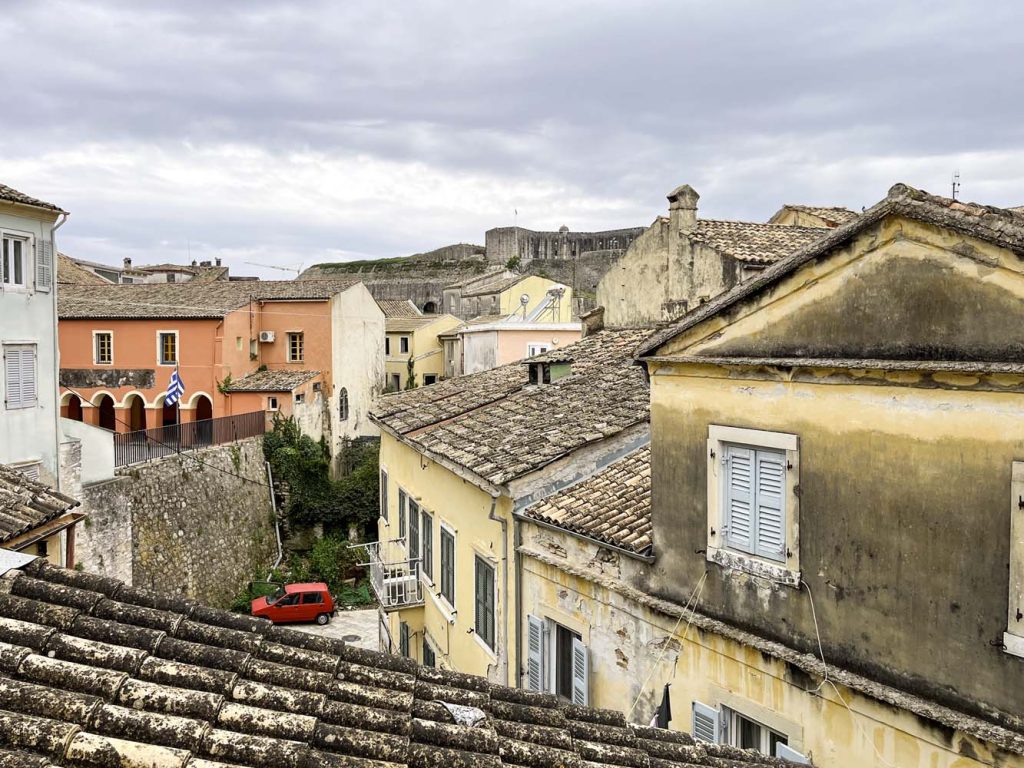 Spacious 3rd Floor Apartment for Sale in Corfu Old Town 160m² with Attic Potential (13)