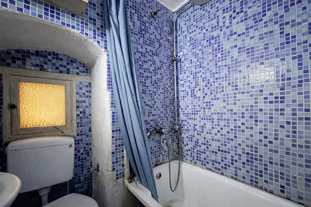 Spacious 3rd Floor Apartment for Sale in Corfu Old Town 160m² with Attic Potential (16)