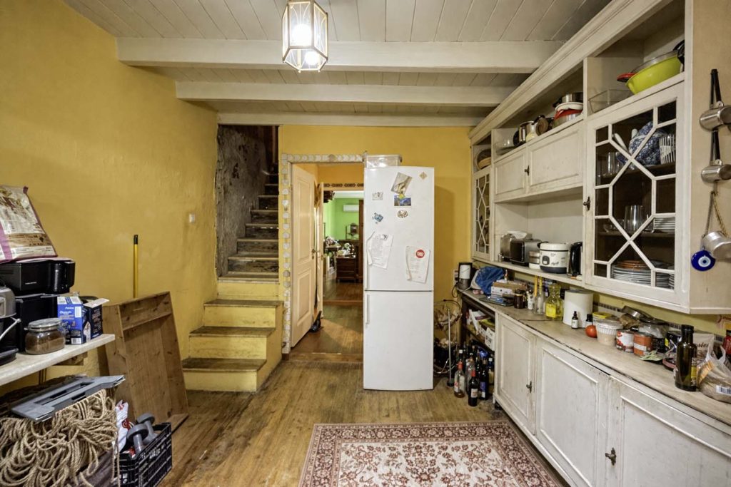 Spacious 3rd Floor Apartment for Sale in Corfu Old Town 160m² with Attic Potential (17)