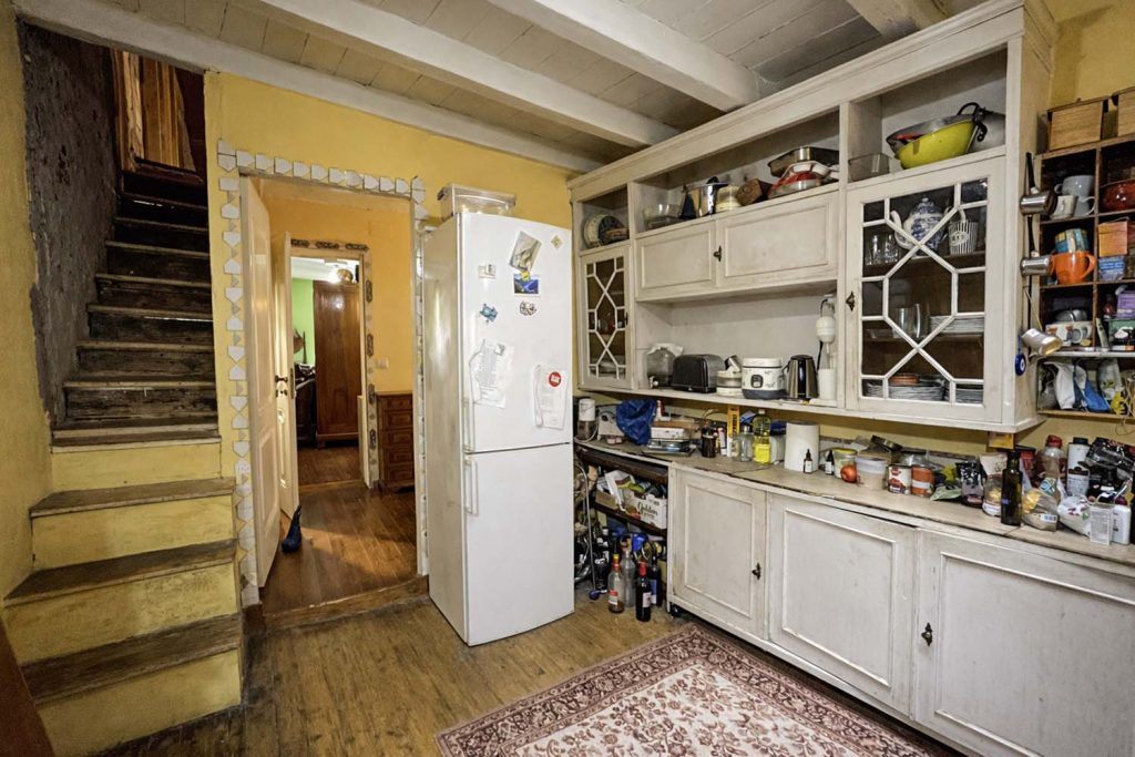 Spacious 3rd Floor Apartment for Sale in Corfu Old Town 160m² with Attic Potential (19)