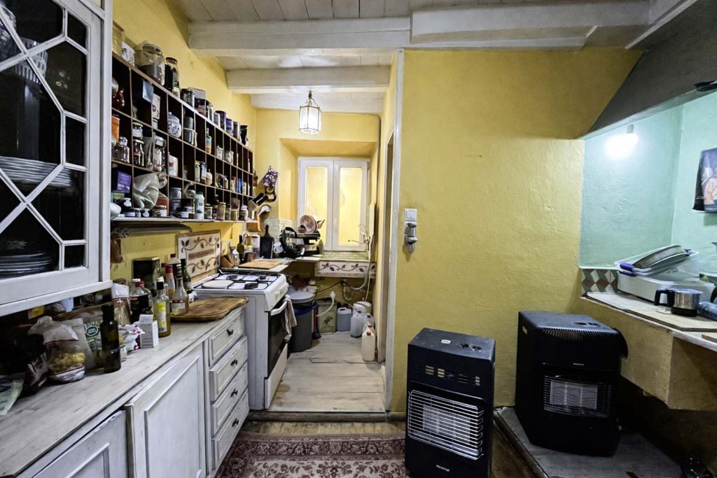 Spacious 3rd Floor Apartment for Sale in Corfu Old Town 160m² with Attic Potential (20)