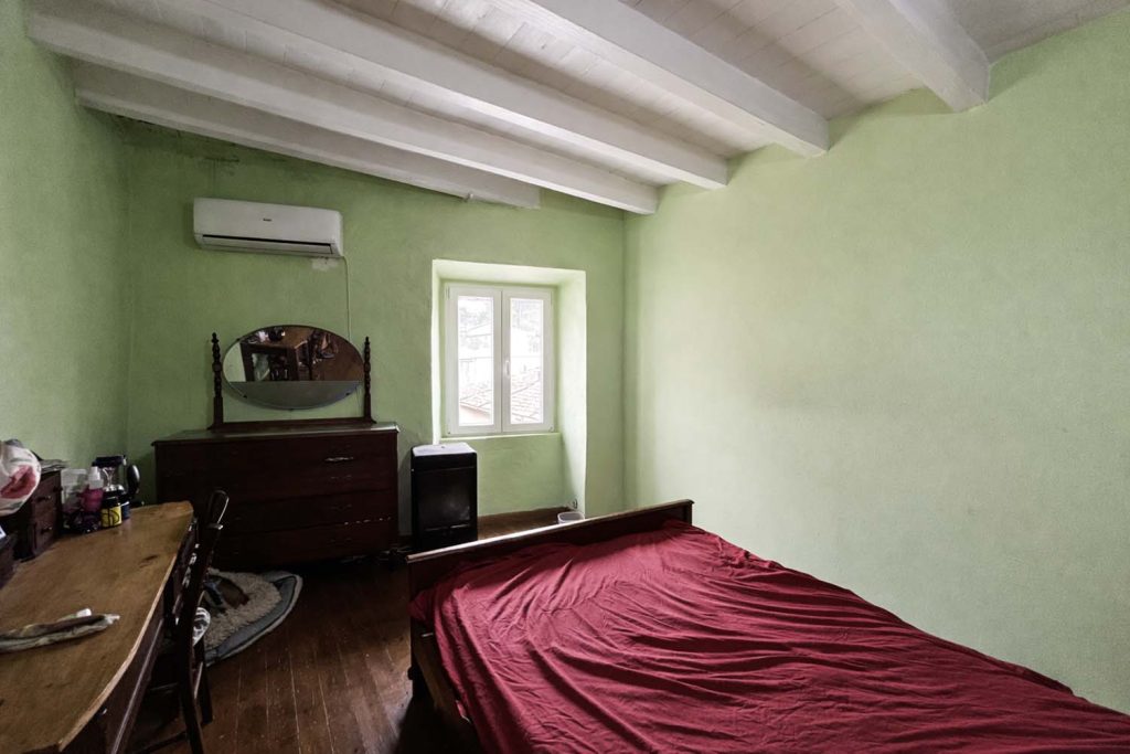Spacious 3rd Floor Apartment for Sale in Corfu Old Town 160m² with Attic Potential (32)