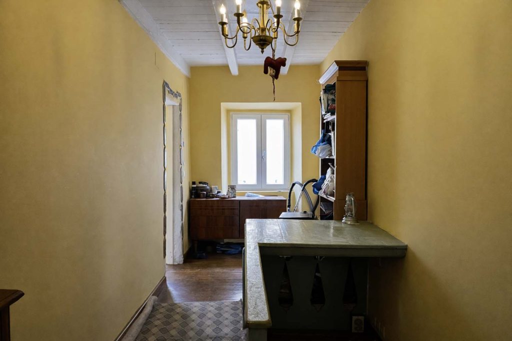 Spacious 3rd Floor Apartment for Sale in Corfu Old Town 160m² with Attic Potential (35)