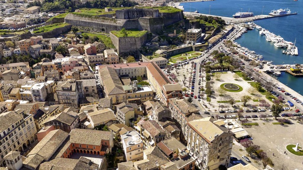 Spacious 3rd Floor Apartment for Sale in Corfu Old Town 160m² with Attic Potential (4)