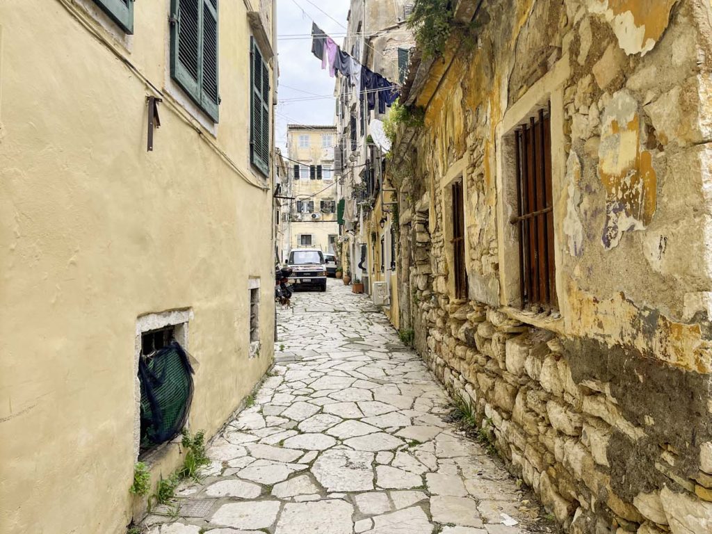 Spacious 3rd Floor Apartment for Sale in Corfu Old Town 160m² with Attic Potential (8)