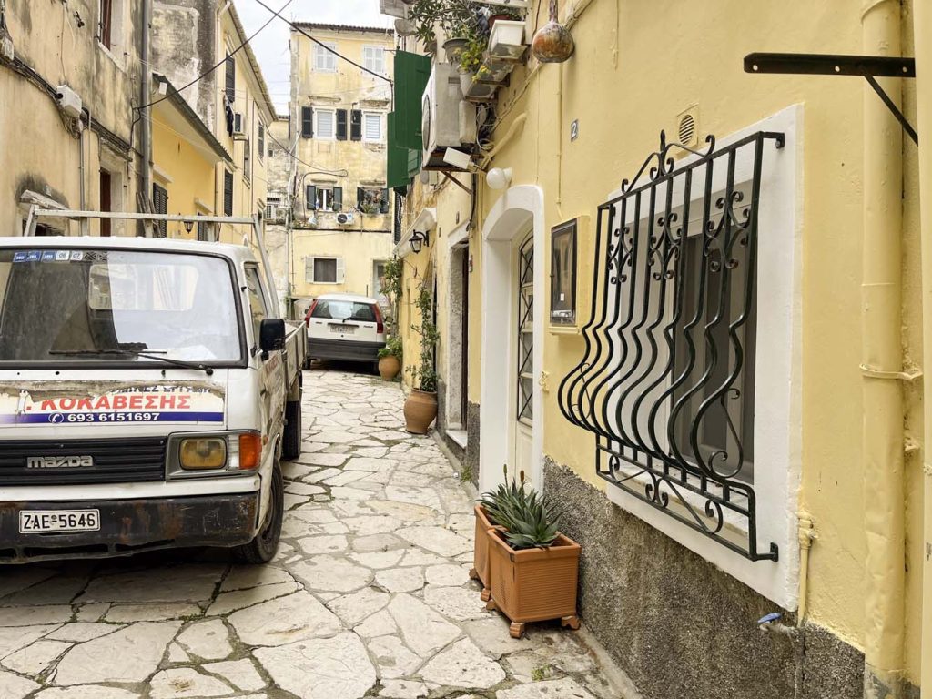 Spacious 3rd Floor Apartment for Sale in Corfu Old Town 160m² with Attic Potential (9)